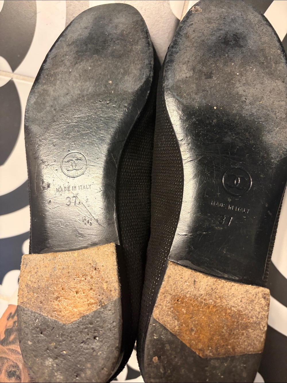 Vintage CHANEL Black Tweed Ballet Flats with Gold CC - Picture 5 of 7